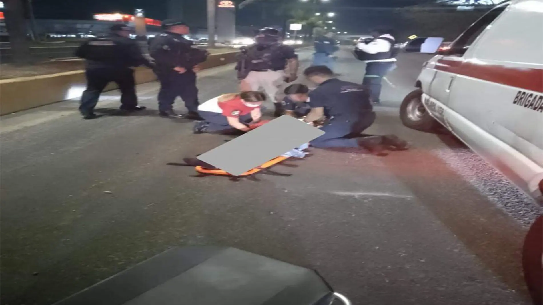 Motociclista lesionado tras chocar frente a Plaza Américas de Xalapa